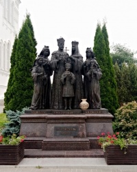 Памятник царской семье в с.Дивеево