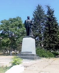Памятник В.И.Ленину в г.Юнокоммунаровске