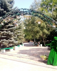 Металлическая арка в парке Матери в г.Донецке
