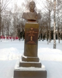Памятник А.А.Хвостову в г.Ельце