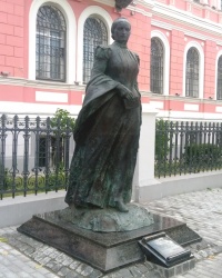 Памятник А.В.Мараевой в г.Серпухове  