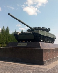 Танк Т-80БВ в парке Победы в с.Дивеево