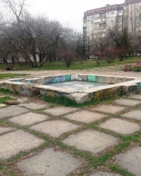 Заброшенный фонтан в сквере им.М.И. Калинина г. Донецка