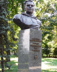 Памятник И.Д.Черняховскому в г.Киеве