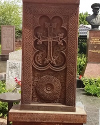 Хачкар в память о геноциде армян на кладбище в г.Ростове-на-Дону