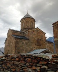 Храм Святой Троицы в горах у пос.Степанцминды