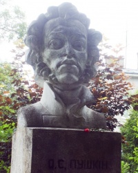 Памятник А.С.Пушкину в г.Золочеве