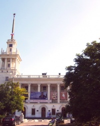 Памятные доски на здании Матросского клуба в г.Севастополе