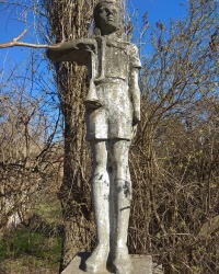 Памятник "Пионер-горнист" в с.Агрономия