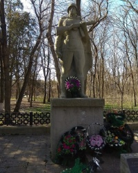 Братские могилы советских воинов в с.Агрономия
