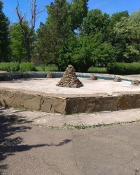 Фонтан на территории парка культуры и отдыха в г.Амвросиевка