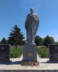 Памятник советскому воину на братской могиле в г.Амвросиевка