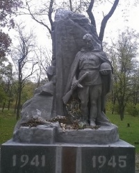 Братская могила советских воинов Южного фронта и железнодорожников Донецкой магистрали в г.Авдеевка