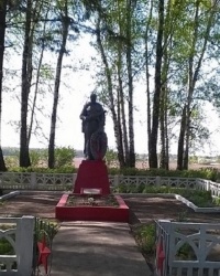 Братская могила советских воинов, погибших при освобождении села 14 сентября 1943 года в с.Августовка