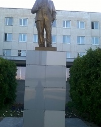 Памятник В. И. Ленину возле администрации города и района в г.Балахна
