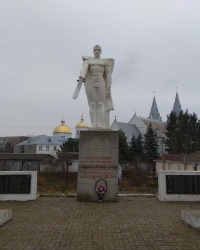Братская могила участников гражданской войны, советских воинов и партизан в г.Бар