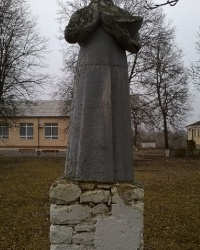 Скульптура "Женщине-крестьянке" в с.Берёзовка