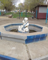 Фонтан "Медведь с виолончелью" в п.Дубовка (Узловский район)