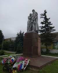 Братская могила советских воинов в г.Ефремов (Комсомольский сквер)