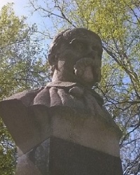 Памятник Т. Г. Шевченко в г.Ичня