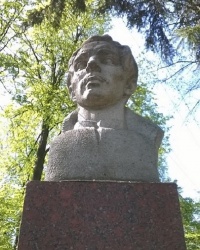 Памятник В. Г. Чумаку в г.Ичня