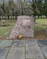 Памятник жертвам сталинских репрессий и Голодомора в п.г.т.Ивановка (Ивановский район)