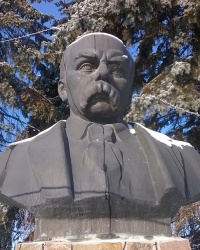 Памятник Т. Г. Шевченко в п.г.т.Козлов