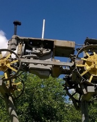 Памятник первой в Черниговской области МТС в п.г.т.Куликовка