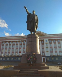 Памятник В. И. Ленину в г.Курск (Центральный округ)