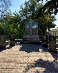 Памятник героям "Небесной сотни" и погибшим воинам АТО в п.г.т.Любар
