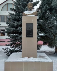 Памятник Т. Г. Шевченко в п.г.т.Любашёвка