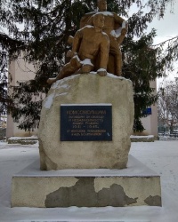 Памятник комсомольцам, погибшим в Великой Отечественной войне в п.г.т.Любашёвка