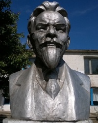 Памятник М. И. Калинину в с.Наташино