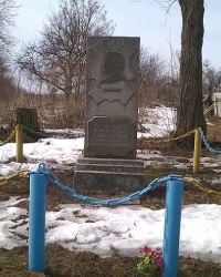 Памятник И. П. Кавалеридзе в с.Новопетровка (Роменский район)