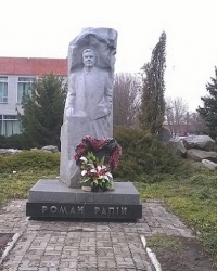 Памятник Р. К. Рапию в г.Ахтырка