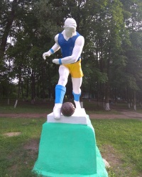 Памятник “Футболист” в п.г.т. Белики