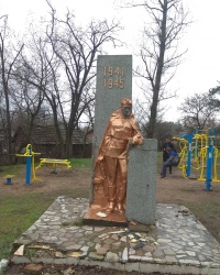 Памятник погибшим воинам-землякам в с. Макуховка