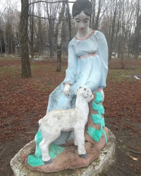 Памятник “Сестрица Алёнушка” в с. Бричковка
