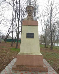 Памятник украинскому поэту И. П. Котляревскому с. Тахтаулово