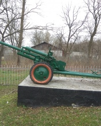 Памятник военной техники “Пушка ЗиС-3” в с. Черноглазовка (Полтавский район)
