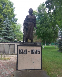 Памятник воинам-односельчанам в п. Ланная
