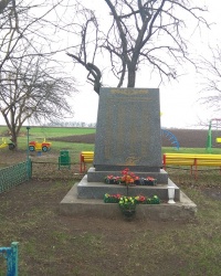 Памятник воинам-землякам в с. Валок