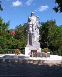 Братская могила советских воинов в п.г.т.Первомайское