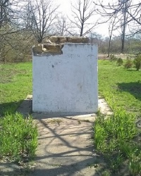 Памятник Г. И. Петровскому в с.Петрово (Петровское)