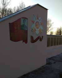 Мемориальная доска Я. Д. Хардикову в с.Полянское (Курский район)