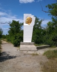Памятник В. И. Ленину на территории центрального парка в п.г.т.Раздольное