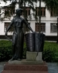 Памятник погибшим преподователям и студентам Крымского пединститута, г. Симферополь
