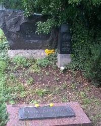 Могила А. Я. Каплера и Ю. В. Друниной в г.Старый Крым