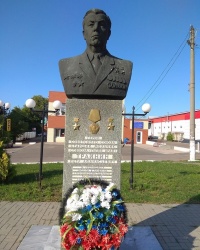 Памятник П. А. Трайнину в р.п.Таловая (Таловский район)