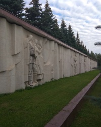 Стена с горельефами в г.Уфа (Кировский район)